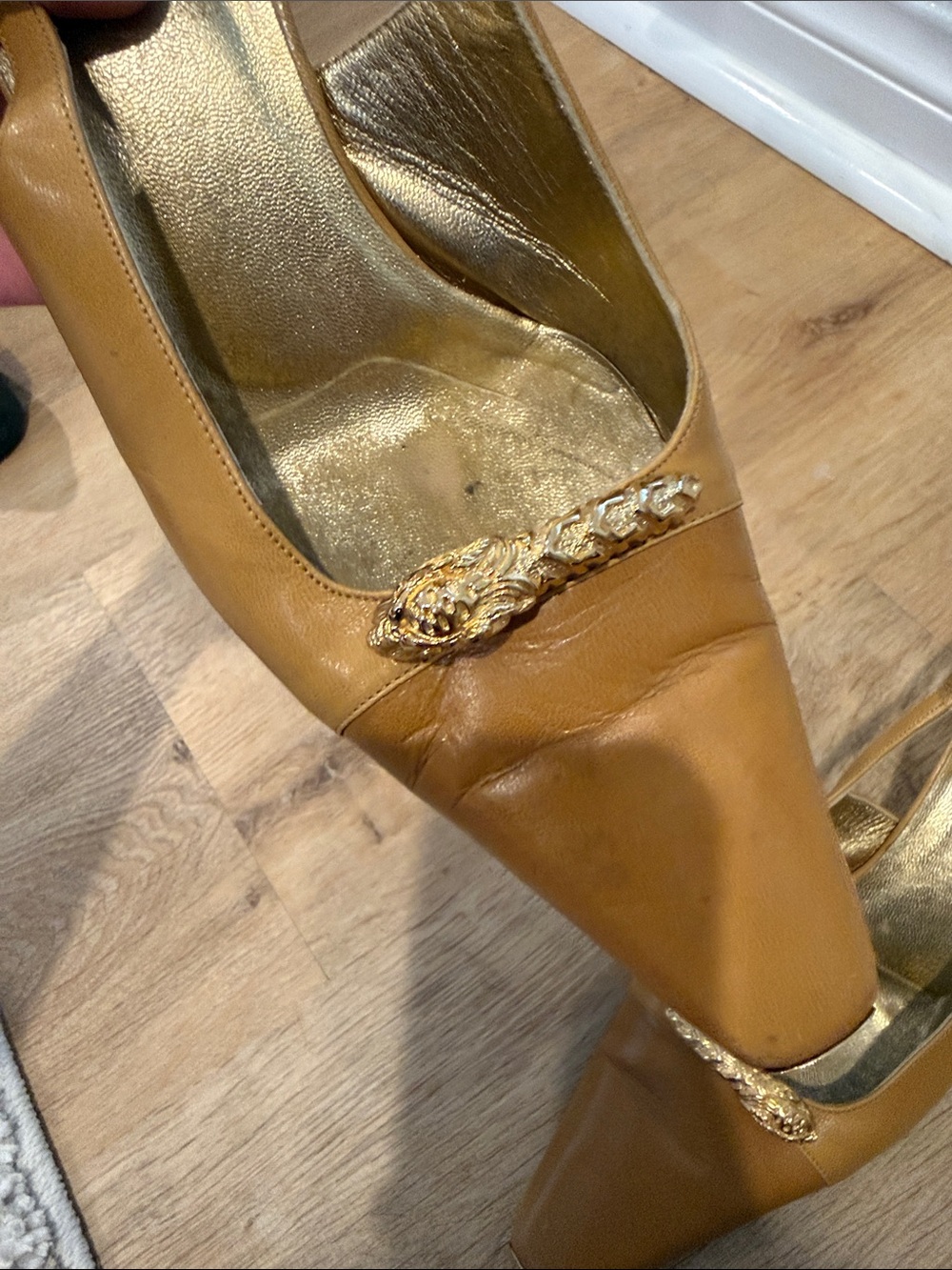 Gucci Tan and Gold Leather Slingback Mules - Picture 4 of 14